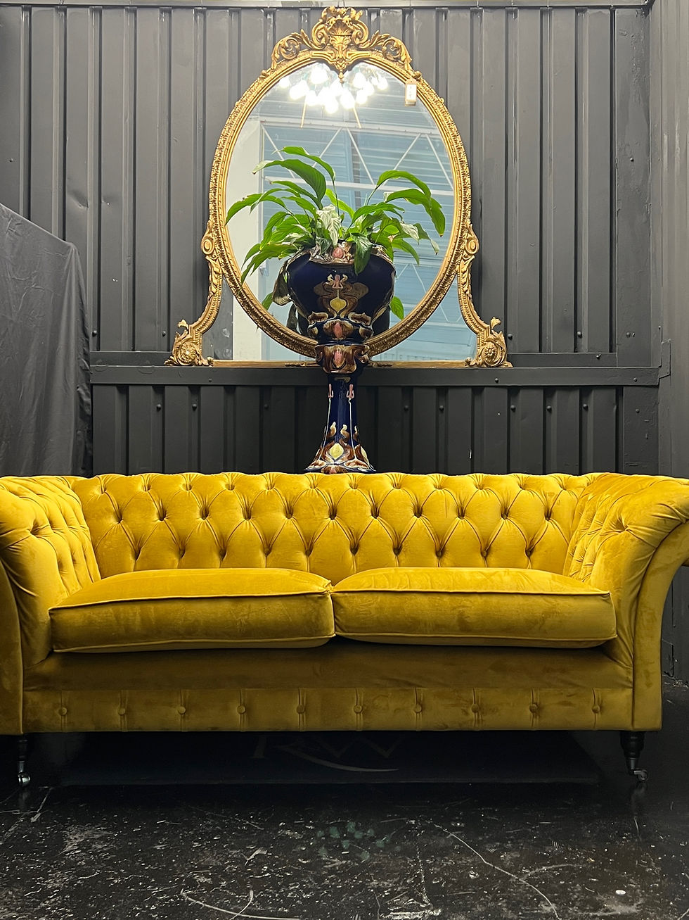 Thumbnail: Victorian Antique Style Buttoned Chesterfield Sofa