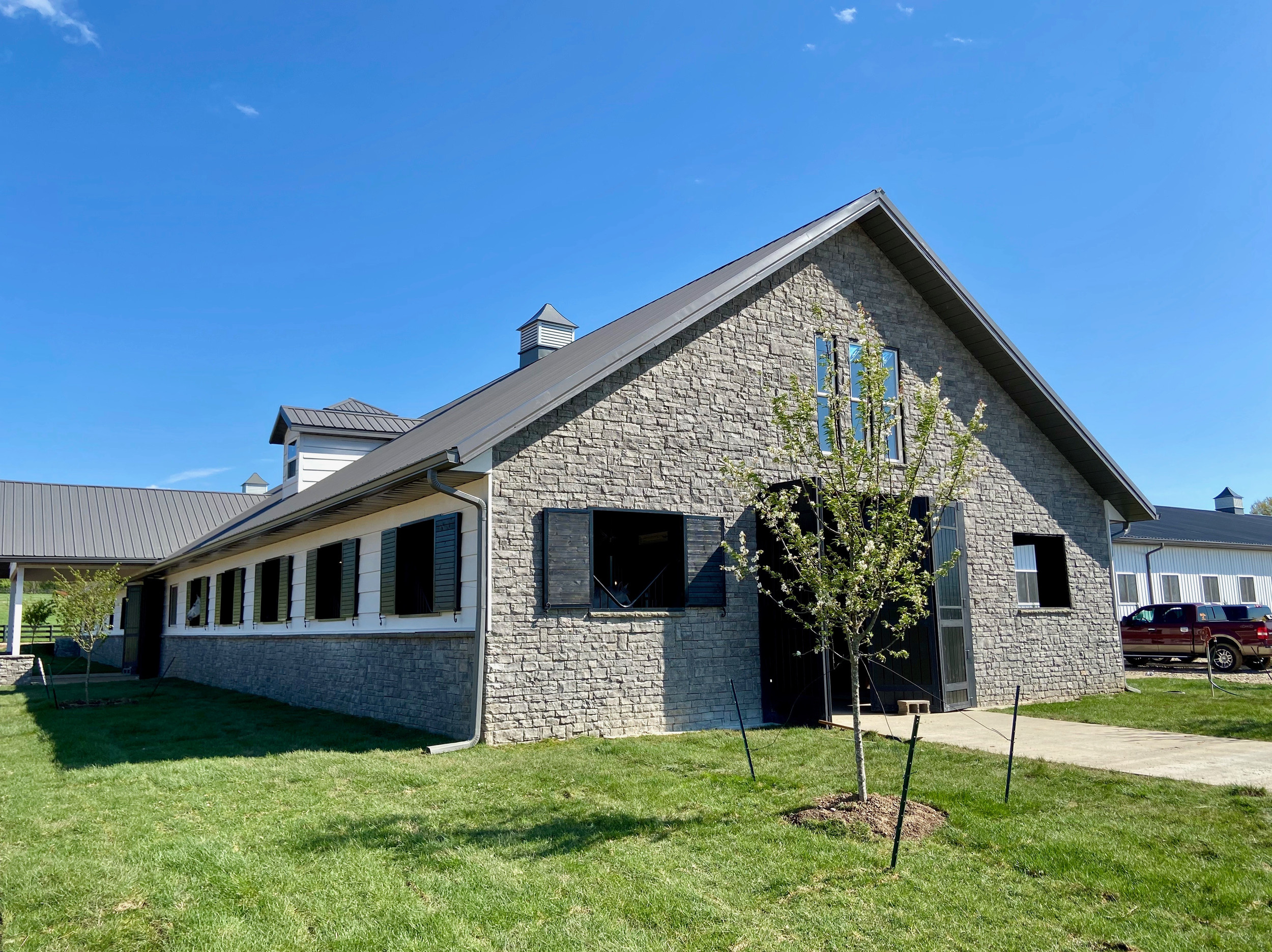 EQUESTRIAN FACILITY Avalon at Cherry Knoll Farm Facility Lexington