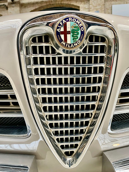 Alfa Romeo Vignale 2000 front grille