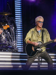 REO SPEEDWAGON PACKS THEM IN AT TORONTO'S BUDWEISER STAGE