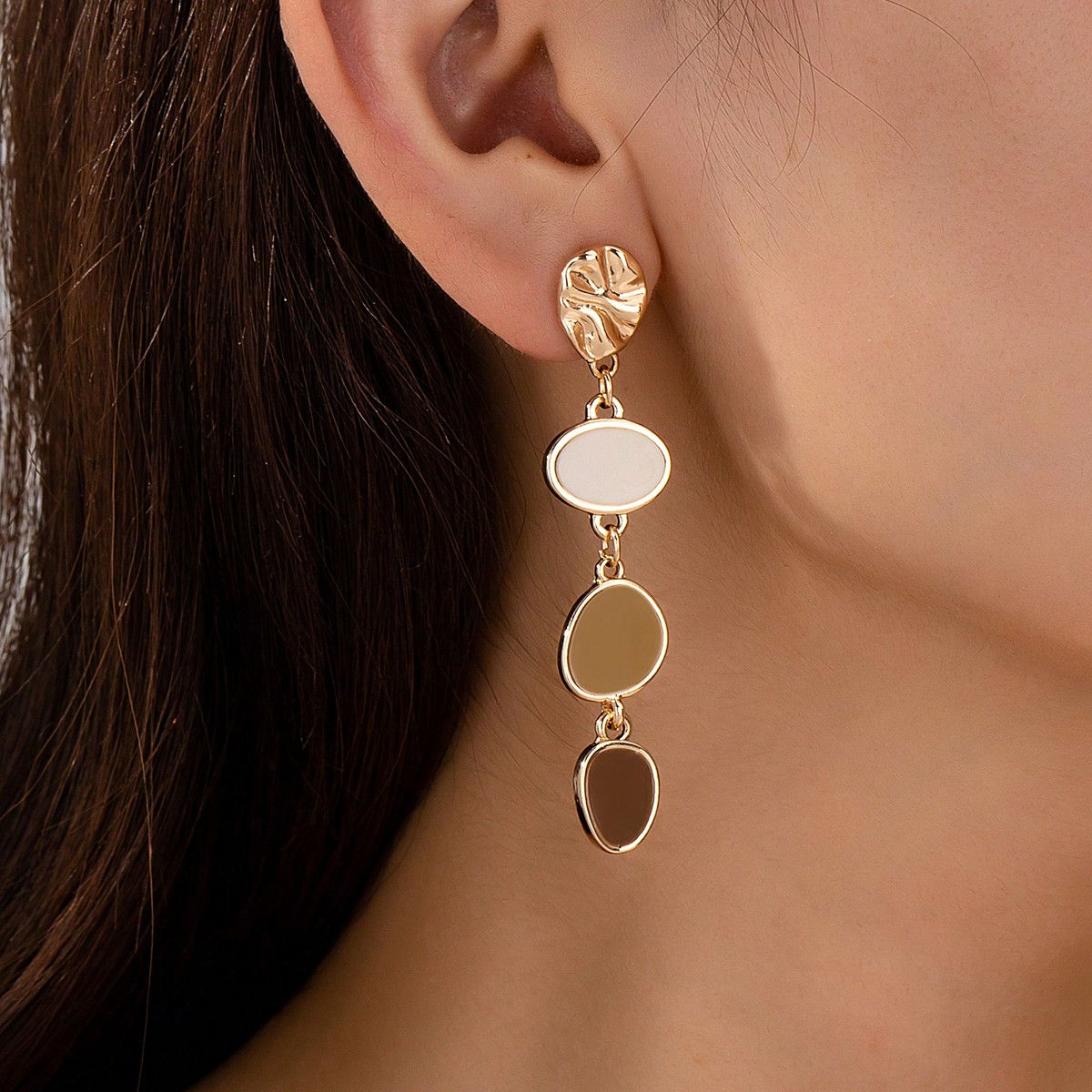 A Pair of Trendy, Casual, Fashionable, Oil-Drip Style, Elegant, Unique, Versatil
