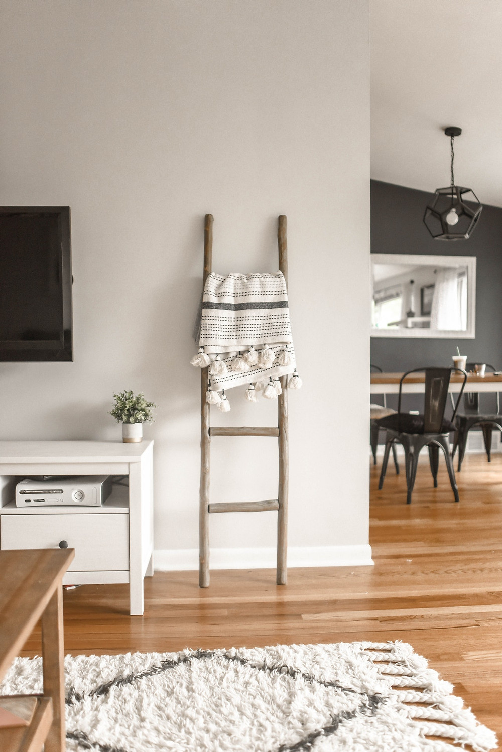 decorating with white walls