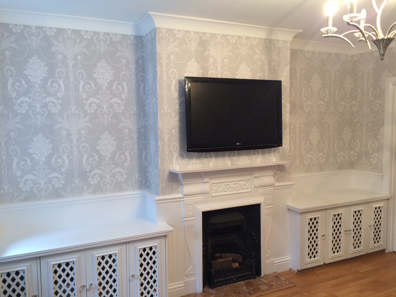 wallpapering Bickley