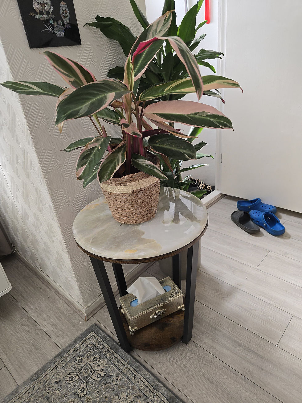 Thumbnail: Milky White Onyx Side Table – Natural Round Stone Top