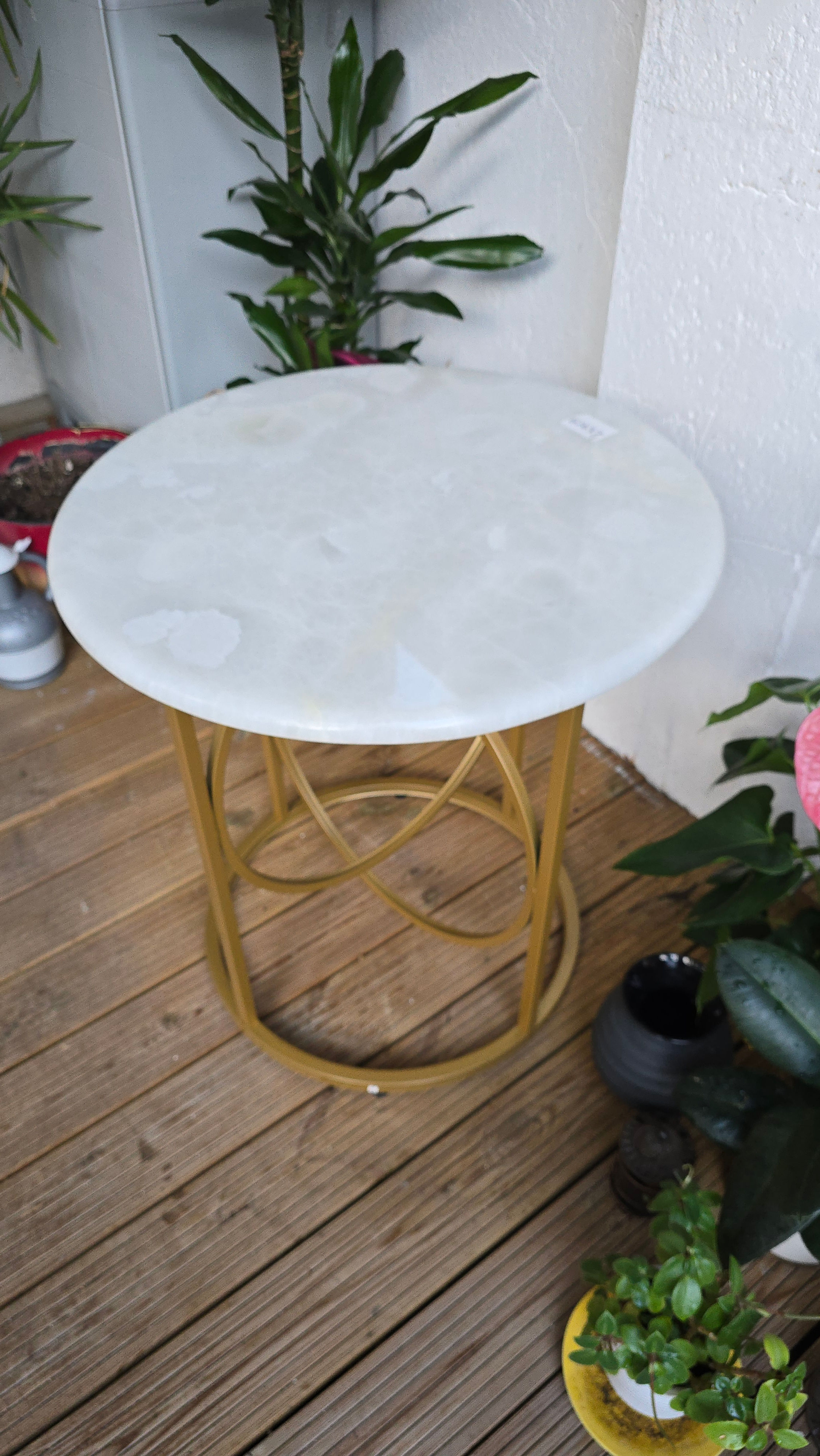 Arctic Bloom Onyx Side Table – Translucent White Stone Top with Elegant Gold Bas