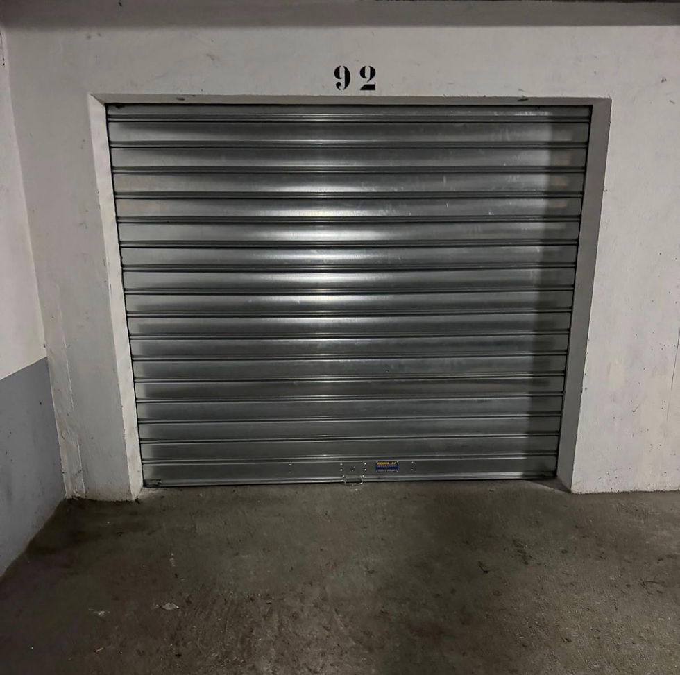 Pose d'un rideau métallique manuel à la suite d'une dépose de porte de garage à Marseille 13008