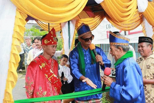 Berebut lawang.gif