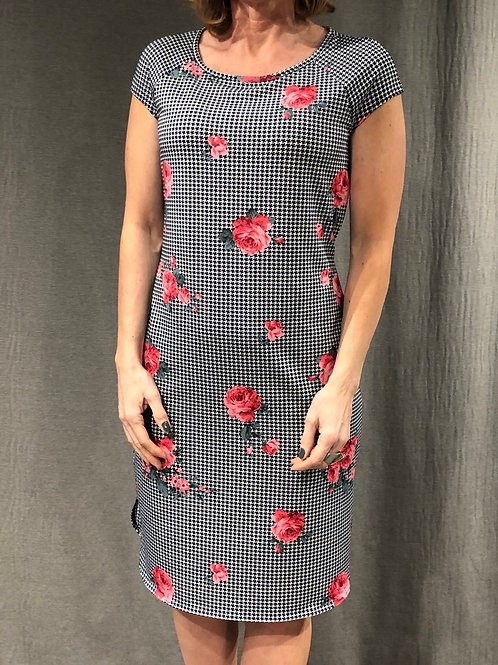 Robe droite manche cape à fentes arrondies S545