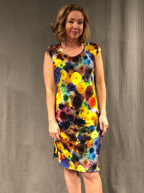 Robe droite manche cape à fentes arrondies S553