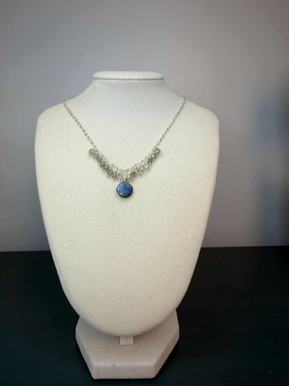 Thumbnail: 925 Sterling Silver Labradorite Gemstone Necklace 