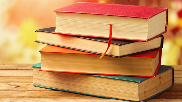 Creative_Wallpaper_Stack_of_books_on_the_bench_082401_-4198874725.jpg