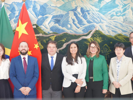 Adial na embaixada da China