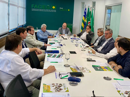 Adial participa da reunião do FEE