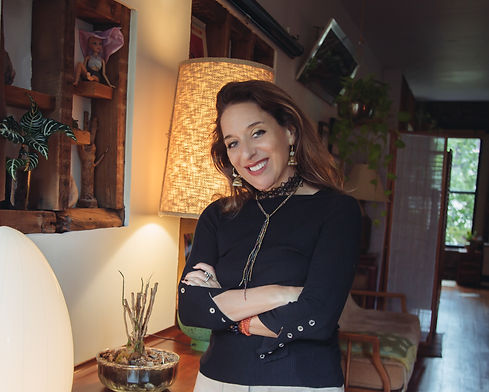 Calling In Love About Leslie Esther Russell