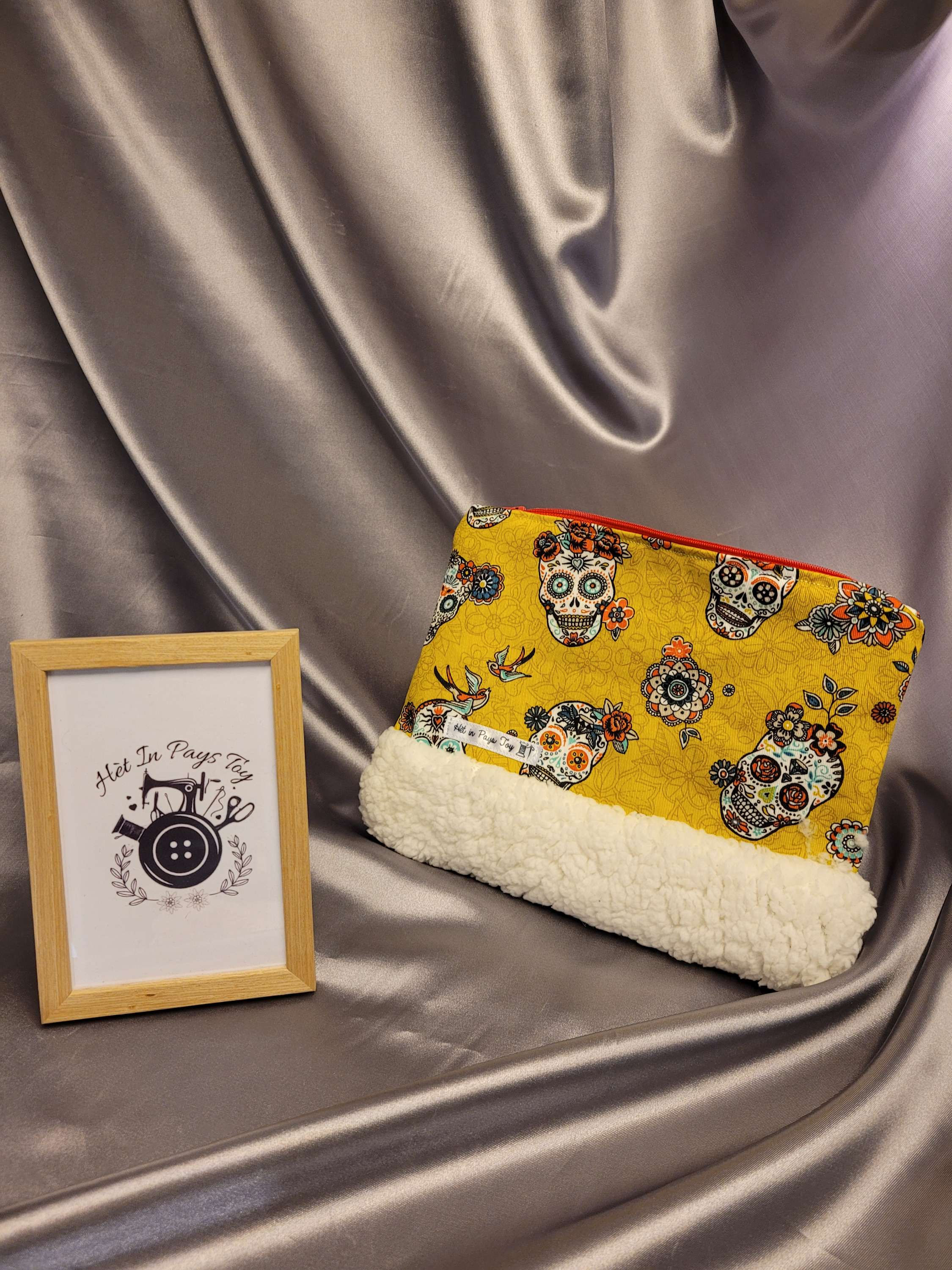 Pochette imprimé tête de mort 