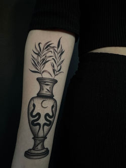 vase tattoo