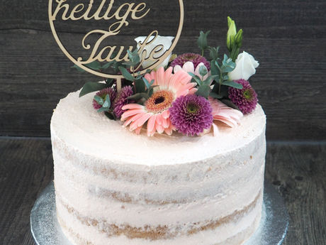 Semi Naked Cake mit Erdbeercreme