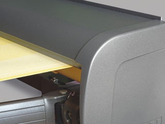 Detail einer Markise Mallorca mit Regenschutzdach/Kassette zum Schutz des Markisentuchs.