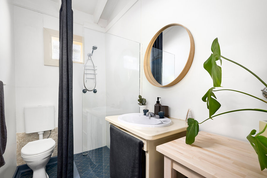 Retro bathroom with shower and round mirror