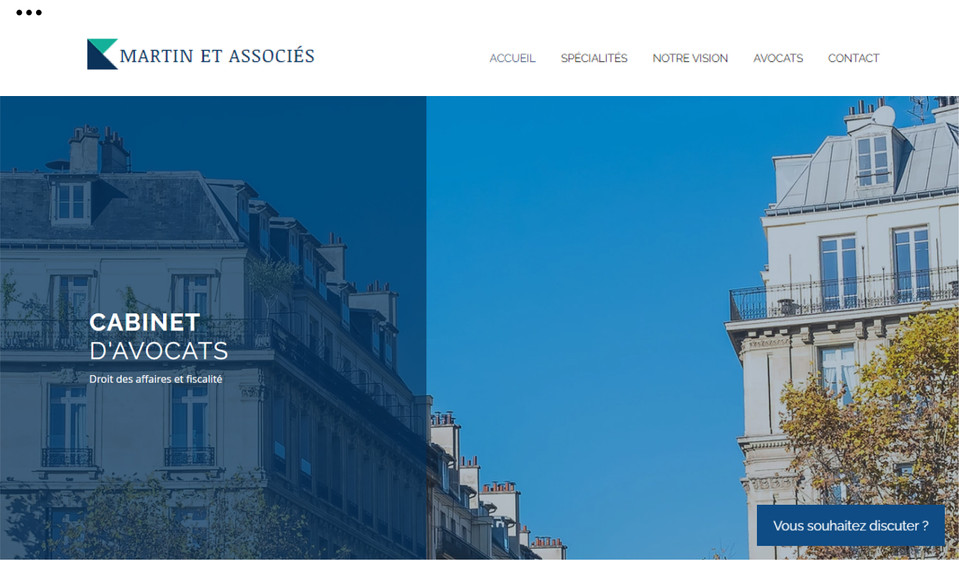 Page d'accueil d'un cabinet d'avocats avec une image d'immeubles parisiens.	