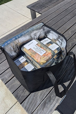 example of meal delivery cooler bag filled with fresh meals in reusable prep containers