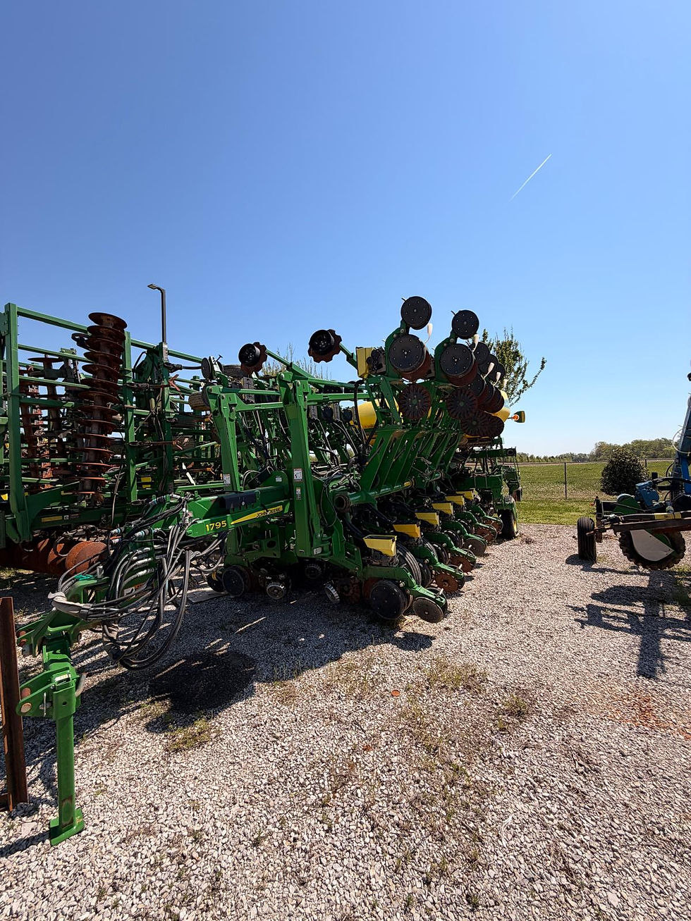 Miniatura: Plantadora John Deere 1795