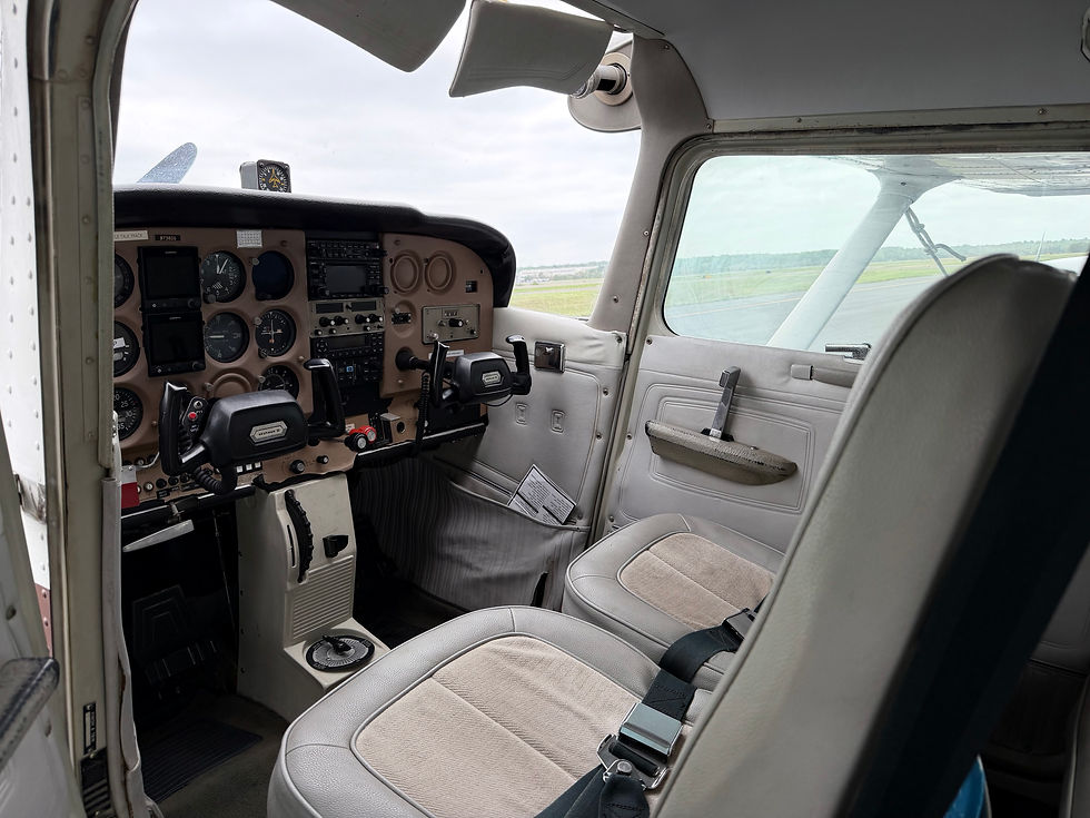 N738ZG Interior 1/4