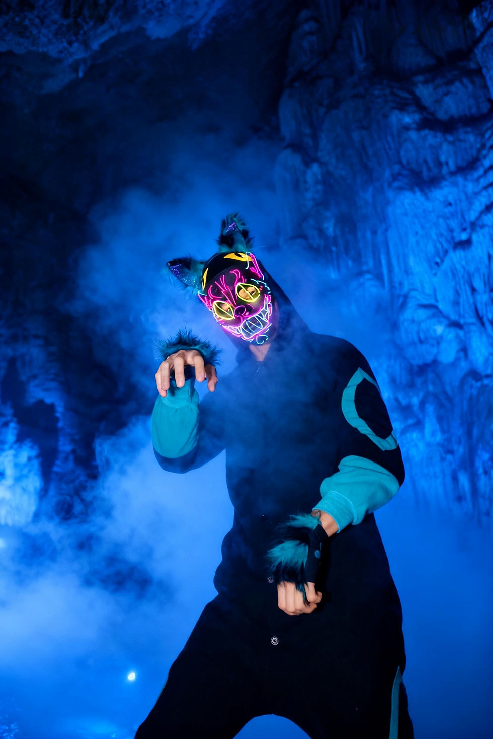 ALICE AUX PAYS DES CAVERNES - Grotte de Saint-Marcel
