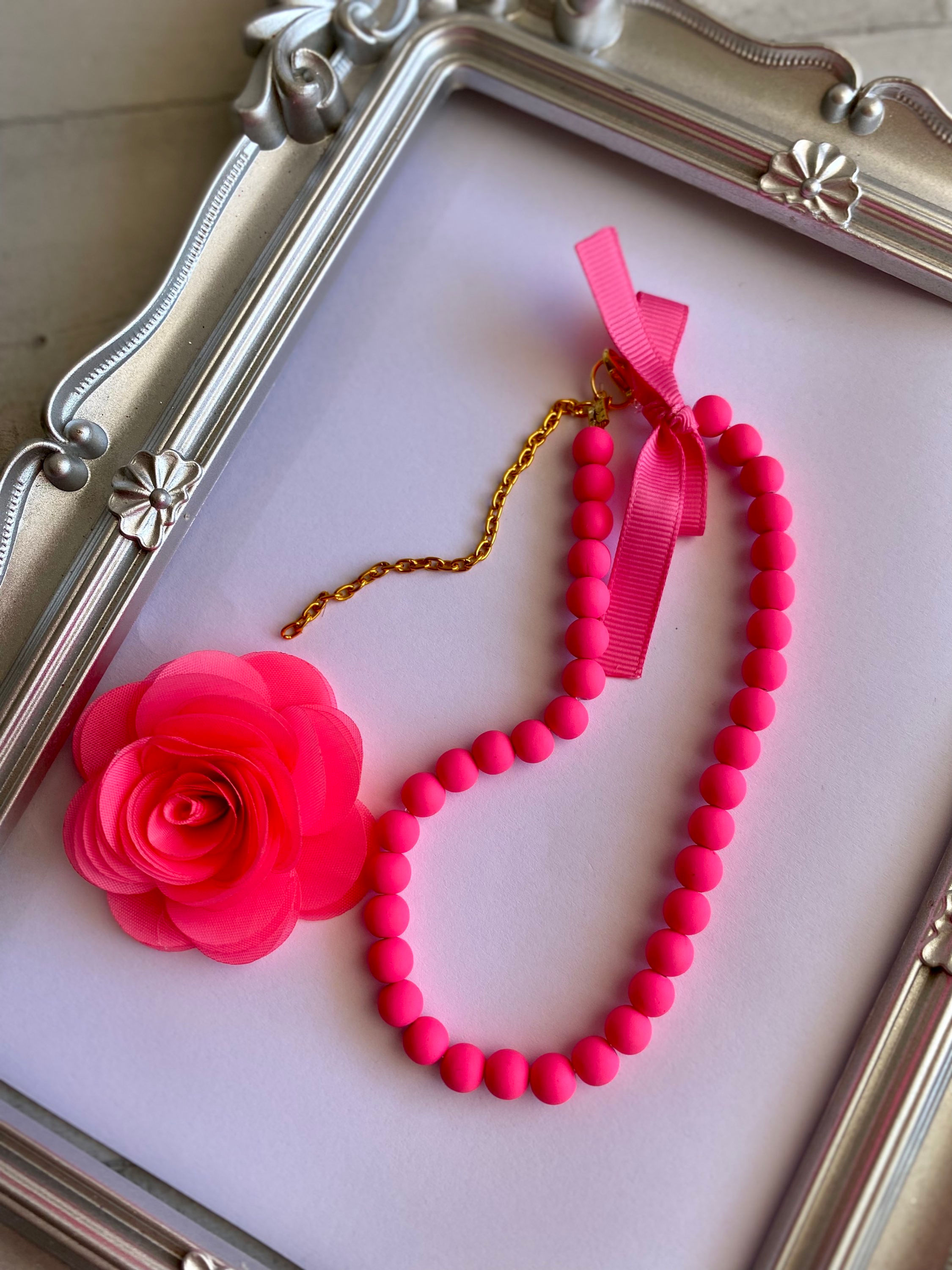 Kit colar + flor rosa neon