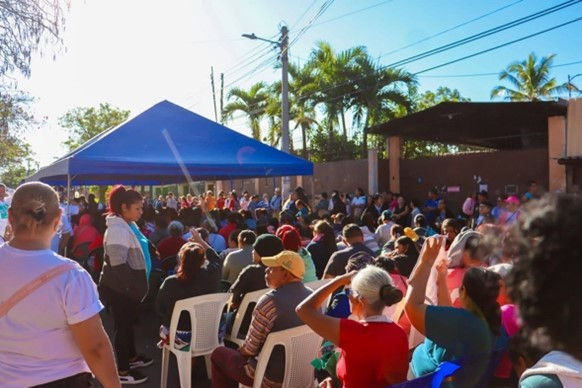 Det var många som väntade på oss!