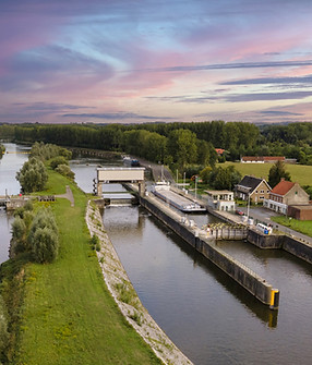 Droneopname van de sluis van Asper