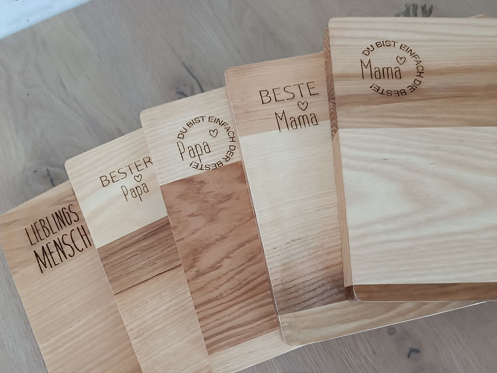 Miniaturbild: Schneidebrett mit Griff - Kern Esche geölt - 40 x 20 x 2 cm