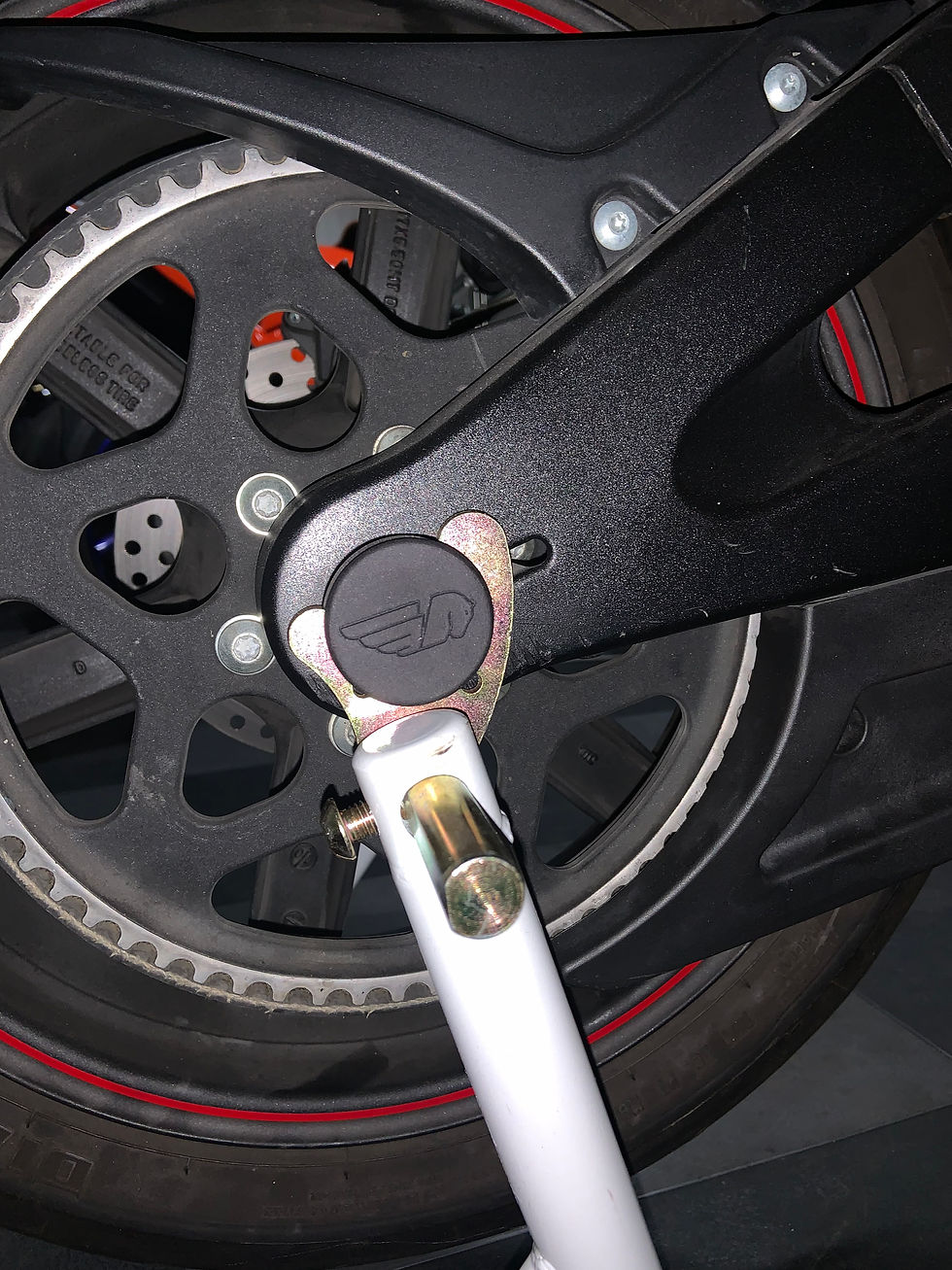 Thumbnail: Front wheel axle, diabolo type, Buell XB