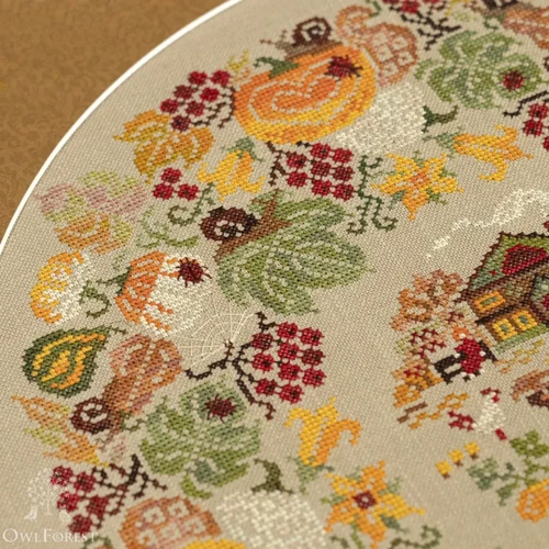 クリ−ム色刺繍入りレ−ステ−ブルクロスビンテージ クロスステッチフレーム＜ワンダフルタイム＞ | リバティ 生地、編み物