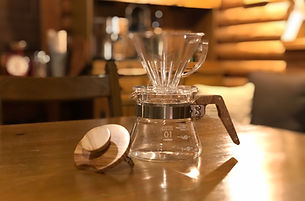 コーヒーに行き作るバリスタ