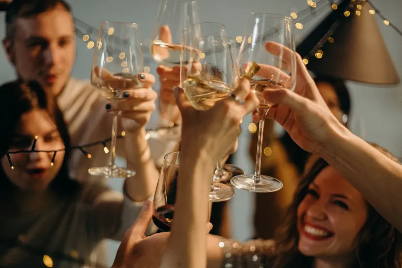 selective-focus-photography-of-several-people-cheering-wine-3171815_cfjgwo.webp