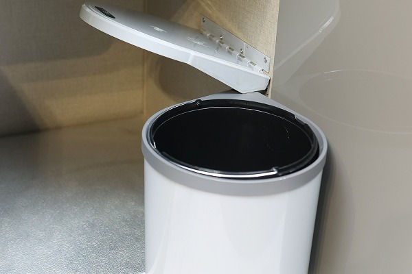 Auto-Lid-Waste-Bin.jpeg