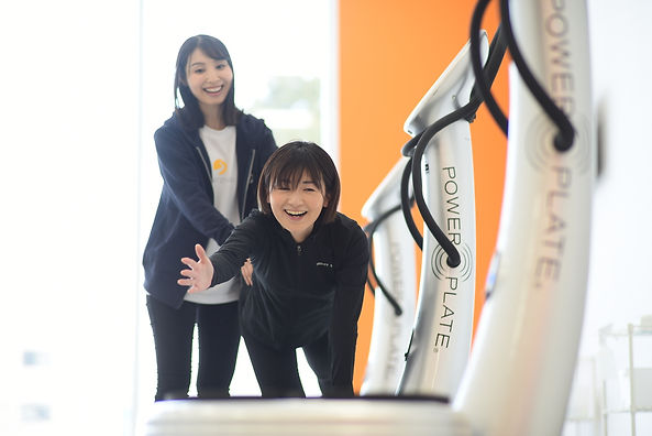 20分フィットネス スマートスタジオ_パワープレート(PowerPlate).j