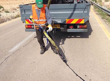 טיפול בסדקים באספלט