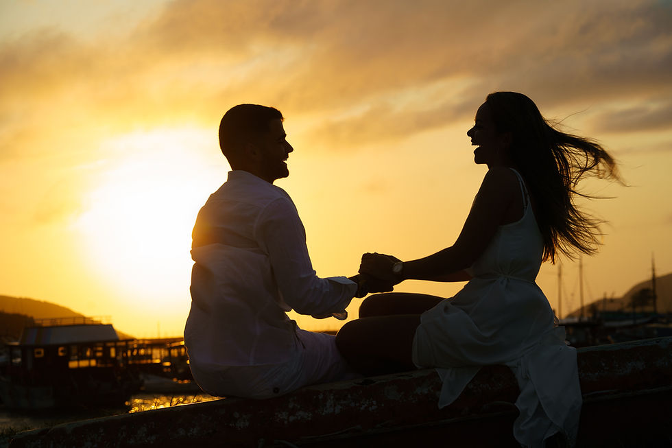 Ensaio de casal na praia, nascer do sol, pré wedding, ensaio pré casamento