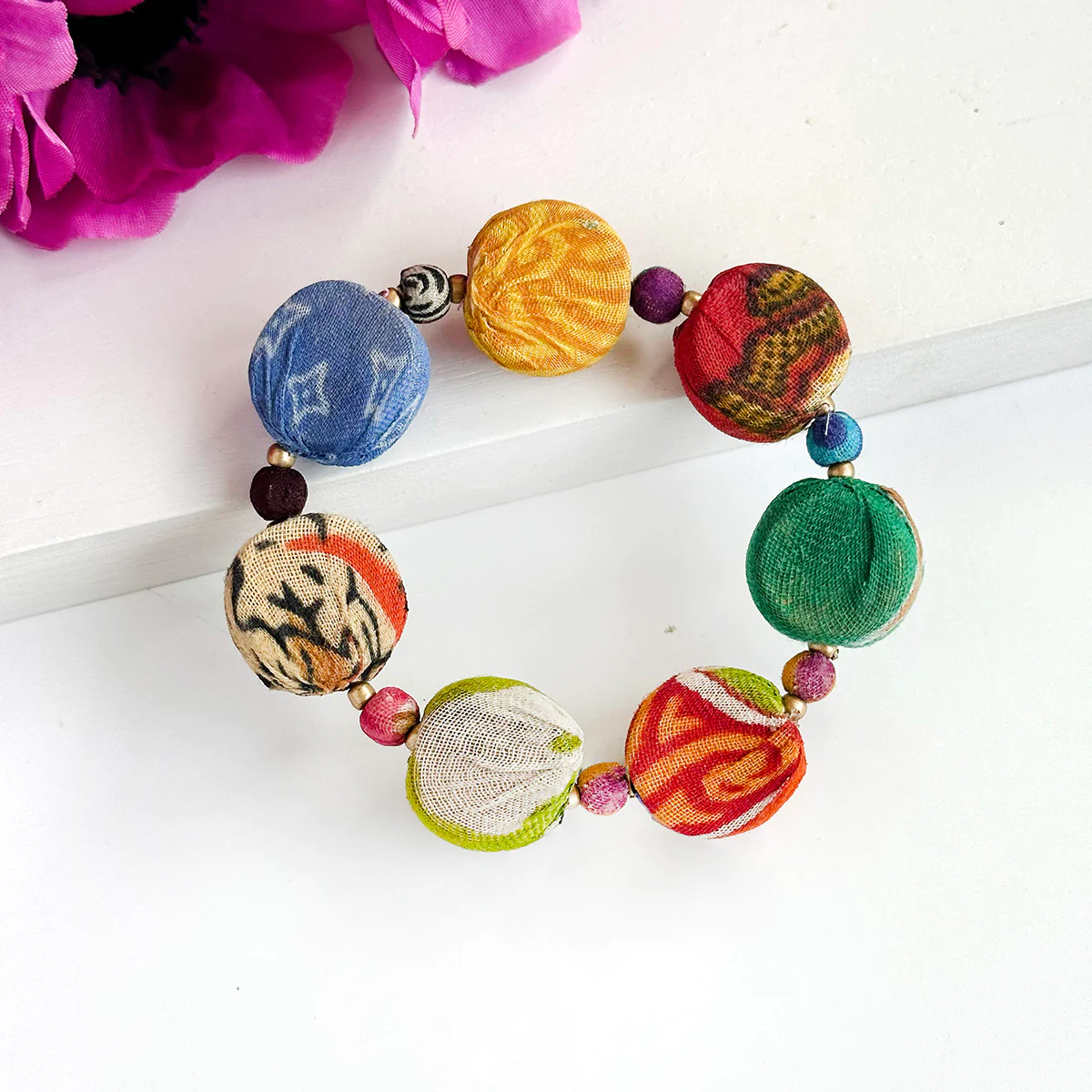 WORLD FINDS KANTHA PASTILLE BRACELET