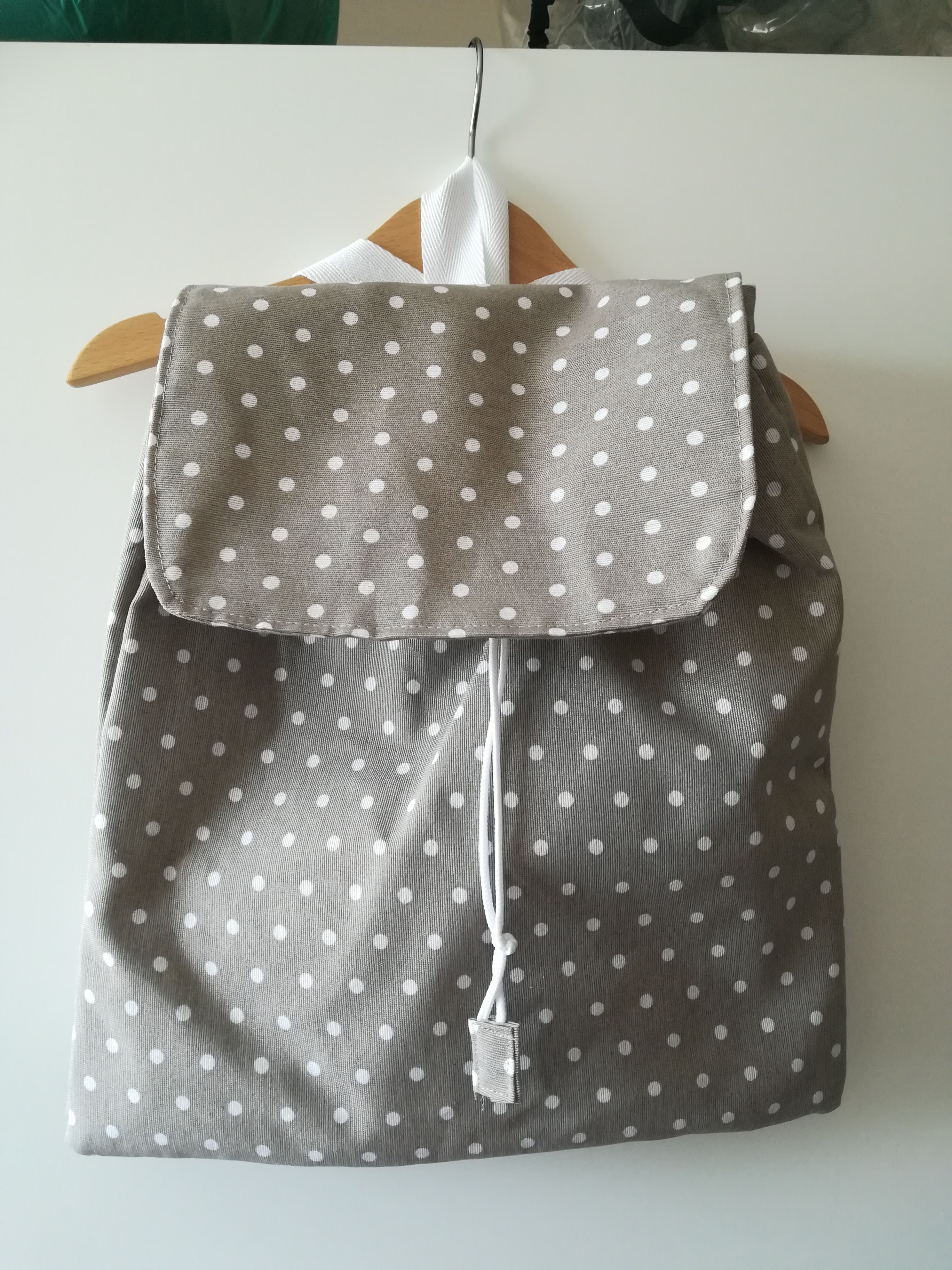 Mochila guardería topito beige