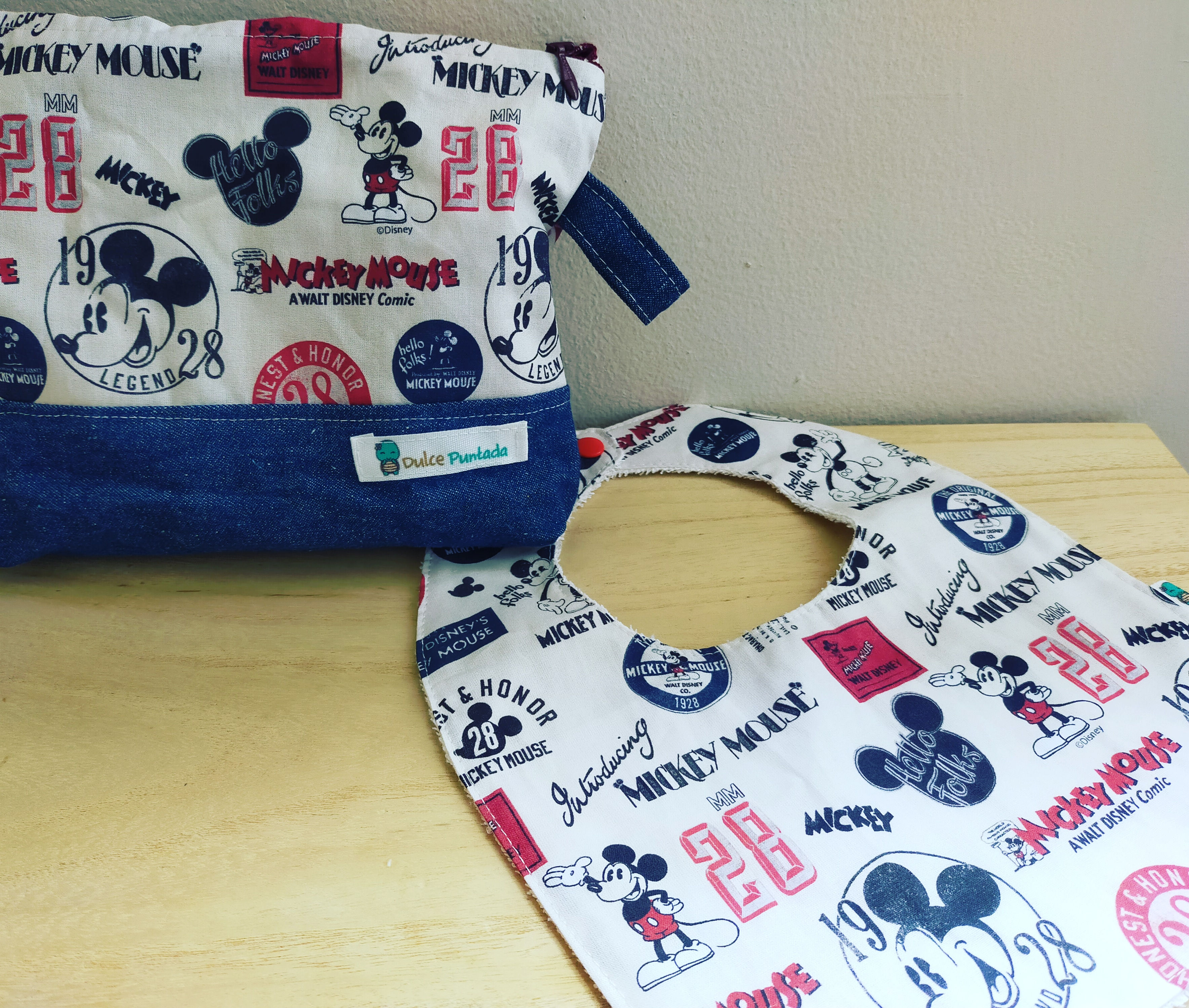 Babero y neceser Mickey mouse
