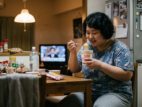 カップ麺・菓子パン中心生活は危険?『超加工食品』の落とし穴