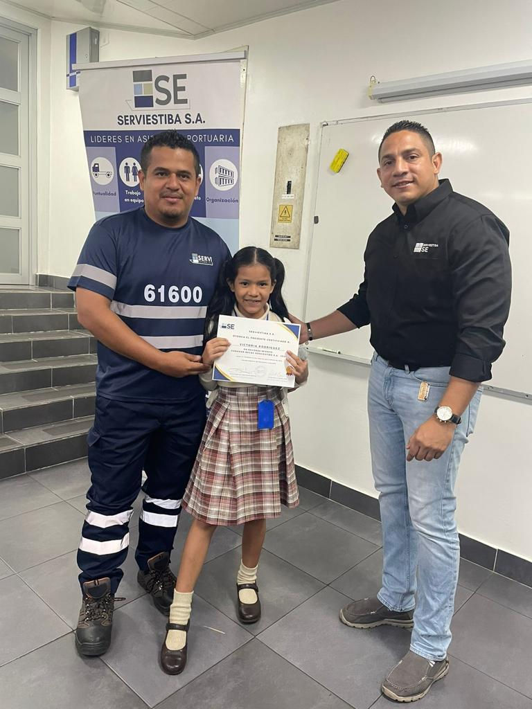 ENTREGA DE BECAS 2022 A HIJOS DE COLABORADORES