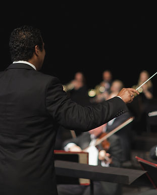 Maestro de orquestra Liderando