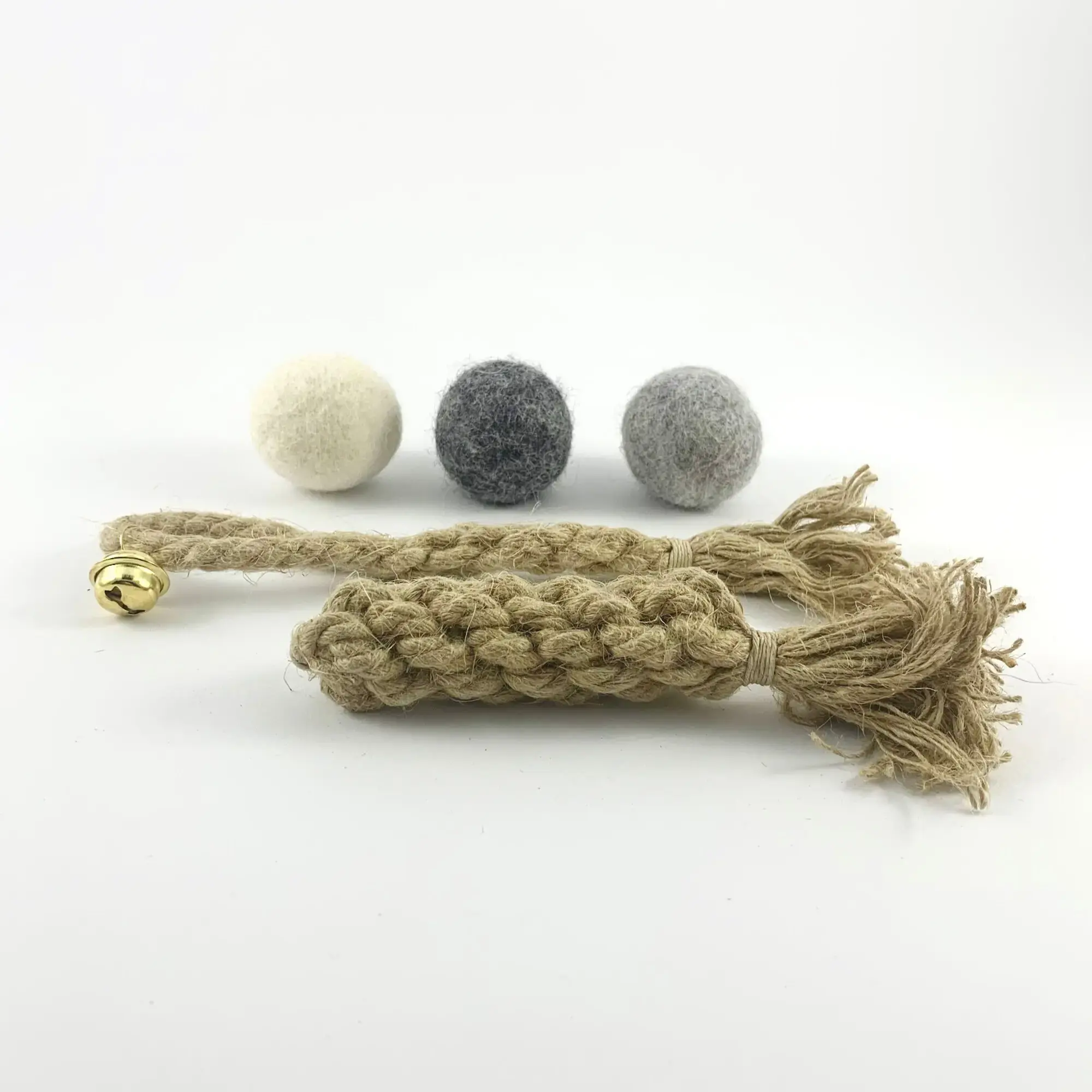 Cat Play Set with 5 Toys - 3 wool balls and 2 hemp rope
