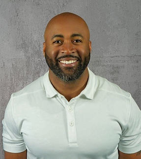 Simple Professional LinkedIn Profile Picture copy 3.png