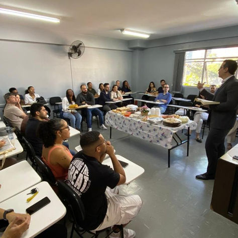 Classe de Noivos encerra semestre de aulas com reflexão sobre parceria conjugal e comunhão.