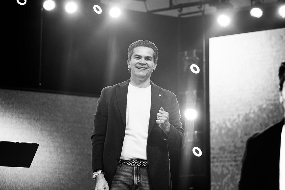 Feliz Aniversário, Pastor Flavio.